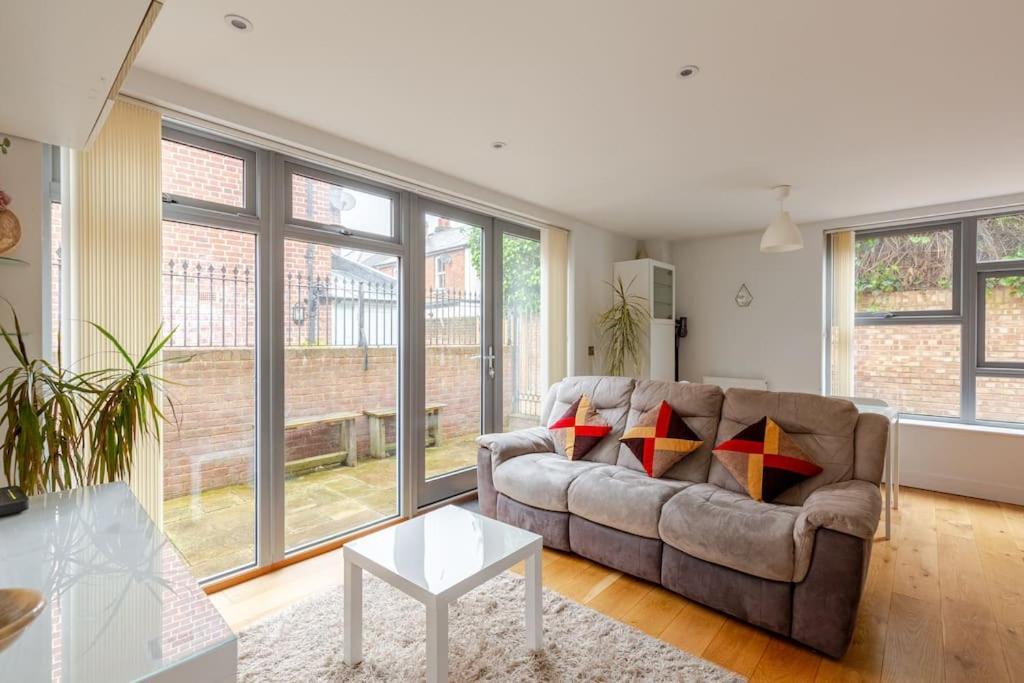 Modern City Centre House With Free Parking Canterbury Luaran gambar