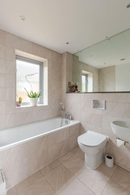 Modern City Centre House With Free Parking Canterbury Luaran gambar