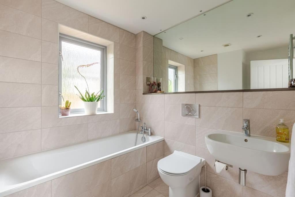 Modern City Centre House With Free Parking Canterbury Luaran gambar