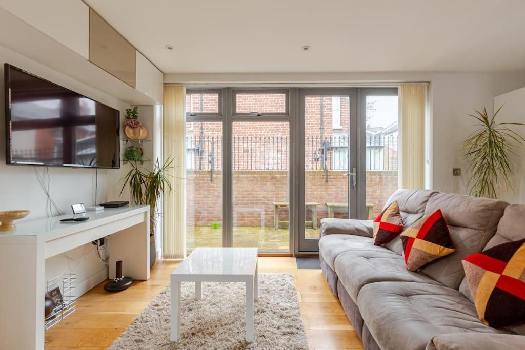 Modern City Centre House With Free Parking Canterbury Luaran gambar